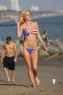 kaley cuoco naked