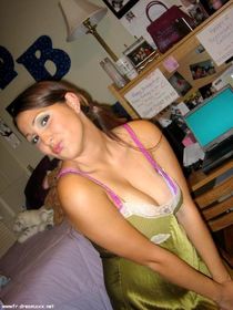 Tempting ebony girl Honey